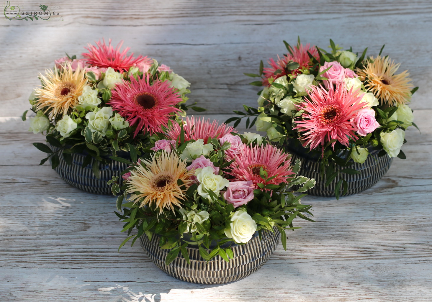 flower delivery Budapest - Wedding centerpiece 1 pc (gerbera, spray rose, pink, peach)