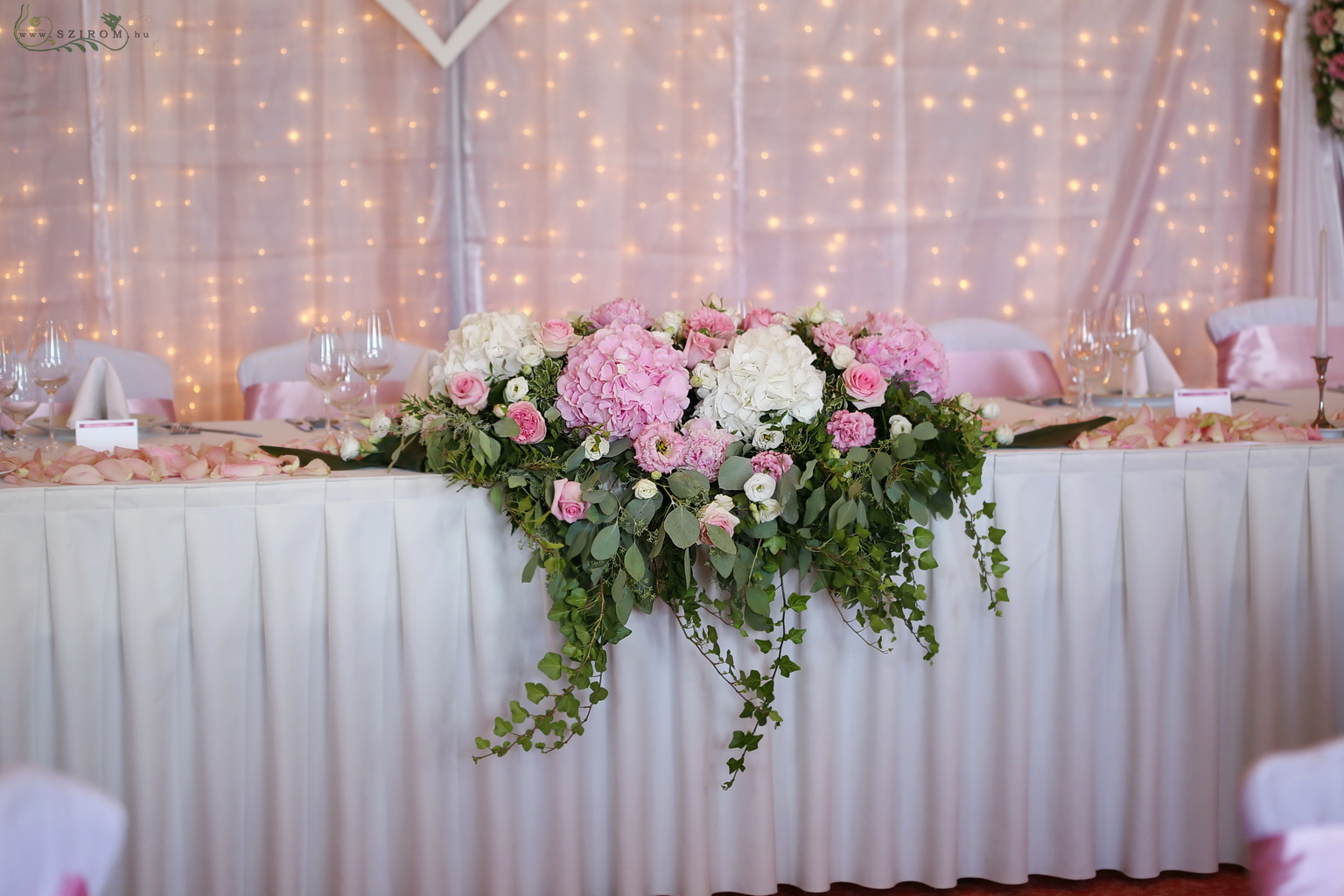 flower delivery Budapest - Gellért Hotel Budapest, main table centerpiece (peony, hydrangea, lisianthus, rose, pink, white), wedding