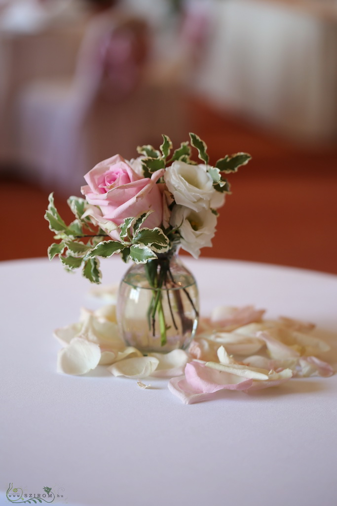 flower delivery Budapest - Gellért Hotel Budapest, bar table decor, pink, wedding