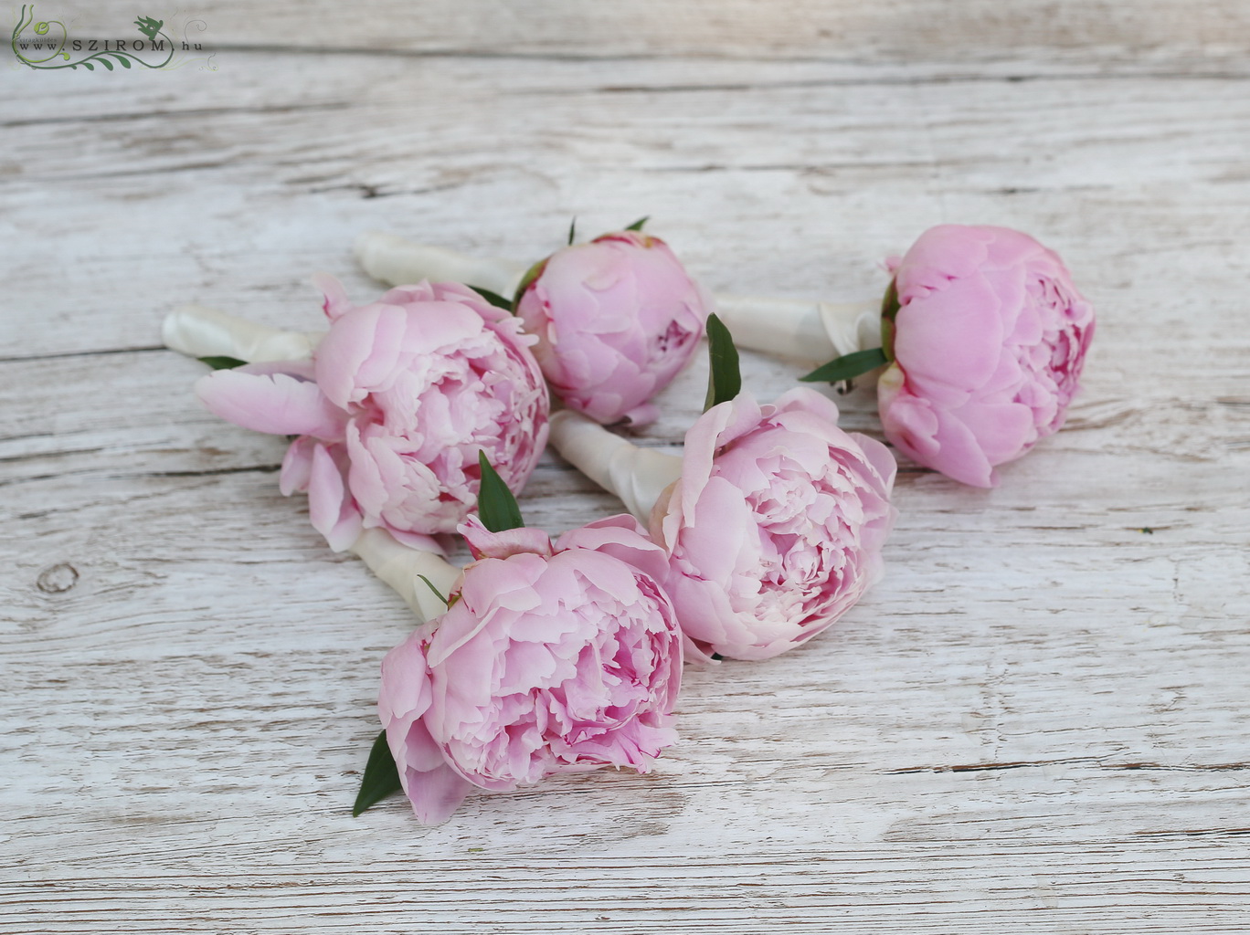 flower delivery Budapest - Boutonniere of peonie (light pink) 1 pc