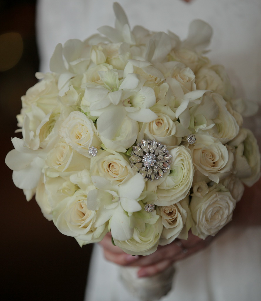 flower delivery Budapest - Elegant bridal bouquet (rose, ranunculus, dendrobium orchid, white)