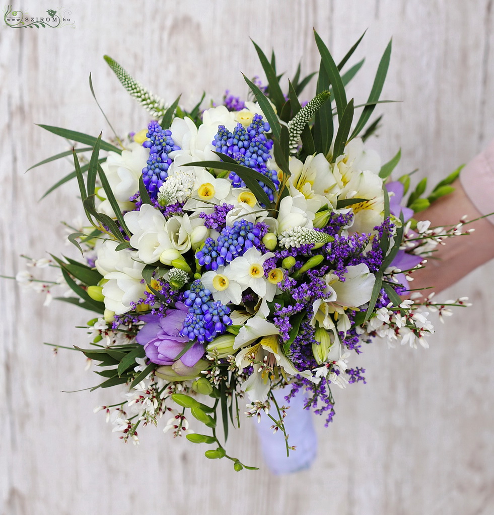 flower delivery Budapest - Bridal bouquet (muscari, narcissus, fresia, alstromelia, statice, eucalyptus, purple, cream)