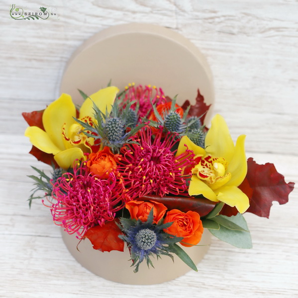 flower delivery Budapest - Modern autumn flowerbox (9 stems)