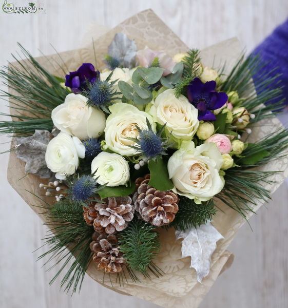 Blumenlieferung nach Budapest - Winterwaldstrauß (17 Stiele)