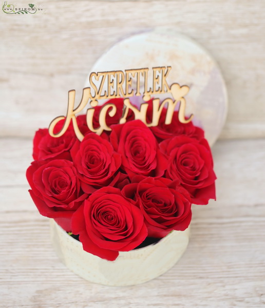 Blumenlieferung nach Budapest - 10 rote Rosen in einer Schachtel, mit Ich liebe dich Liebling Zeichen