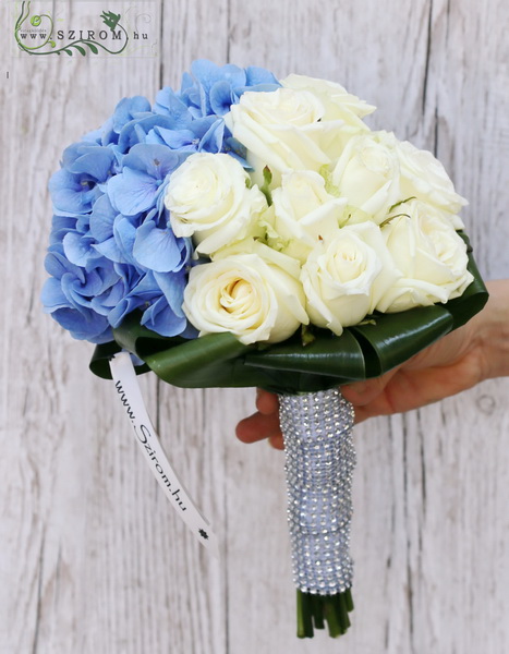 flower delivery Budapest - Half hydrangea, half rose bouquet (1+11 stems)