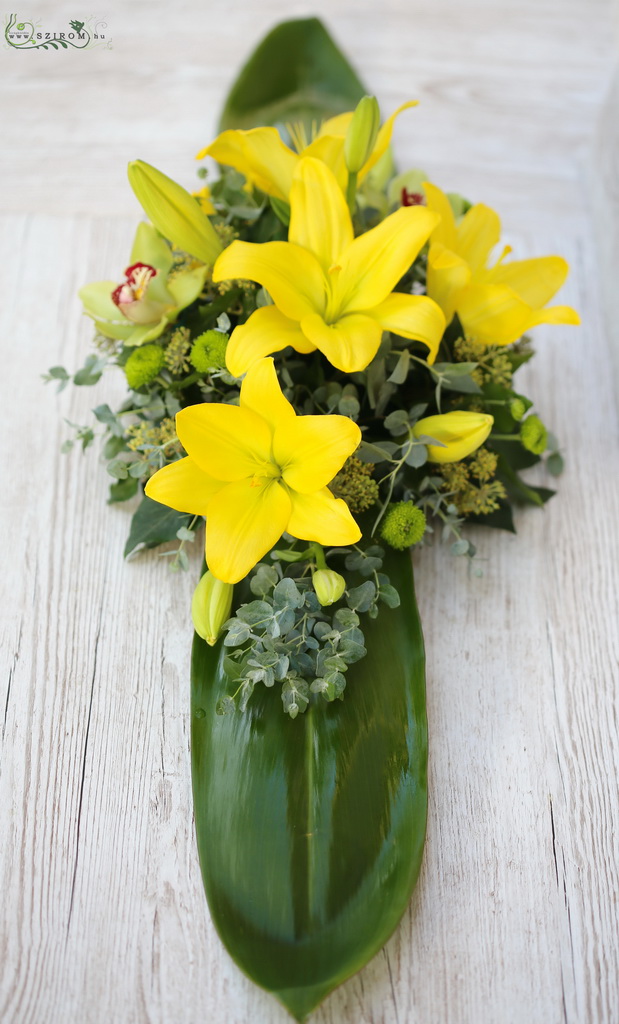 flower delivery Budapest - Centerpiece (asian lily, chrysanthemum, cymbidium orchid, yellow, green)