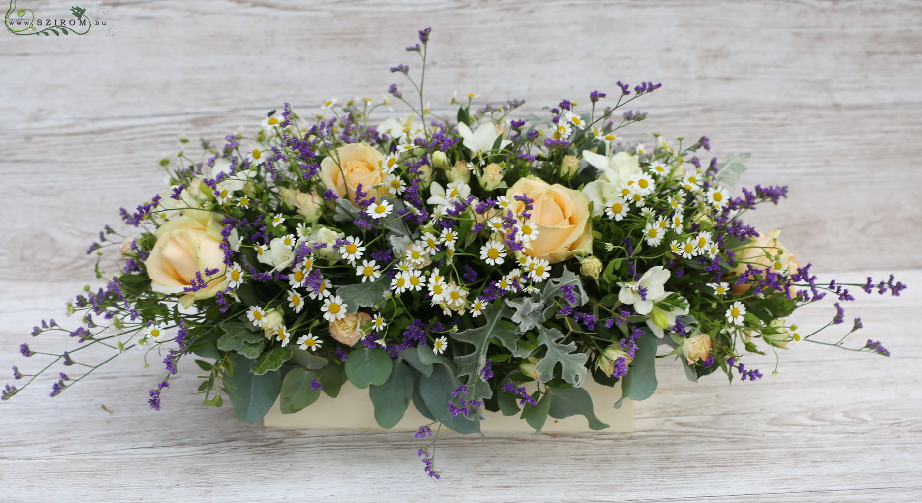 flower delivery Budapest - Centerpiece in wooden bow (rose, limonium, peach, purple)