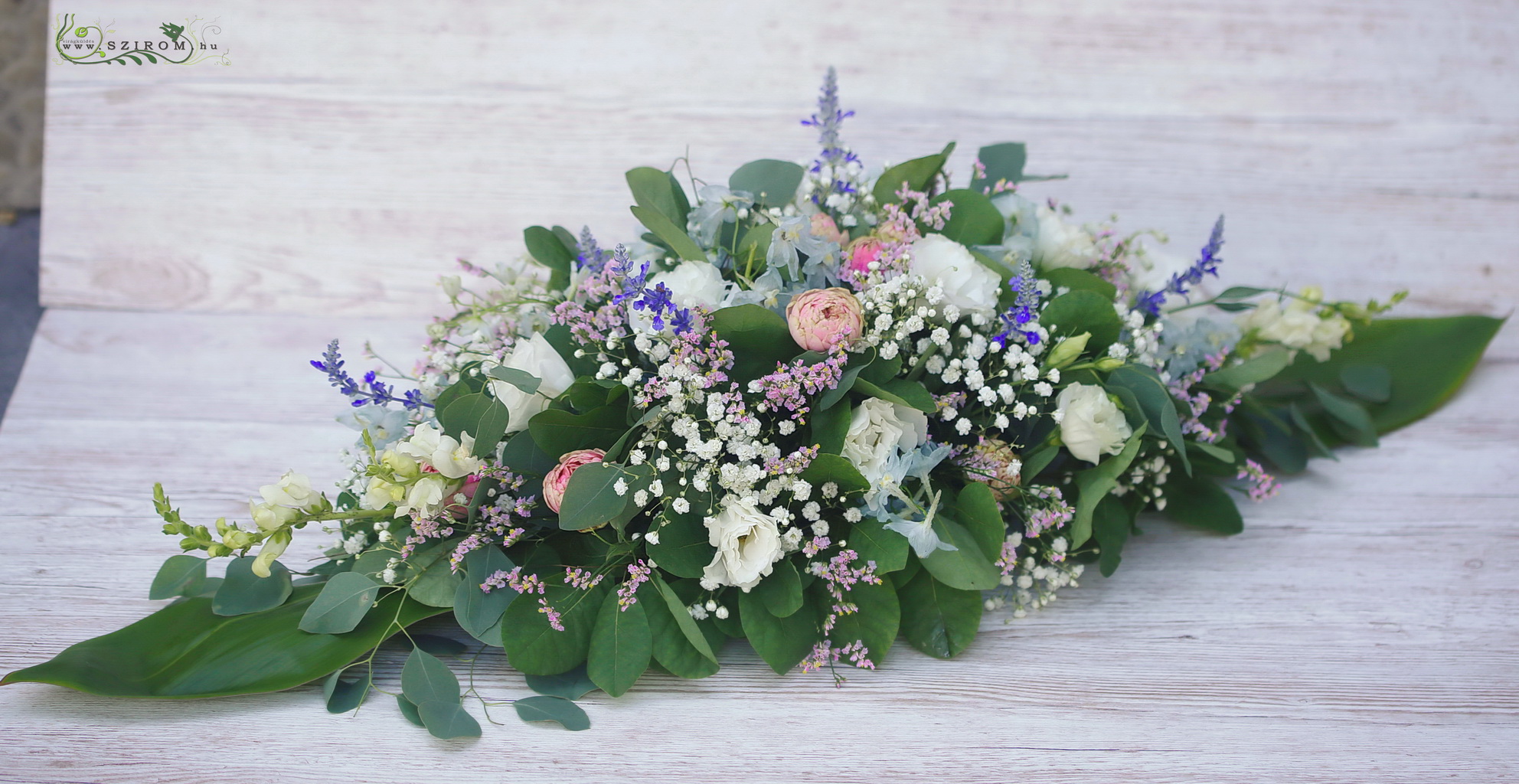 flower delivery Budapest - Centerpiece (wild flowers, baby breath, white, light pink, blue)