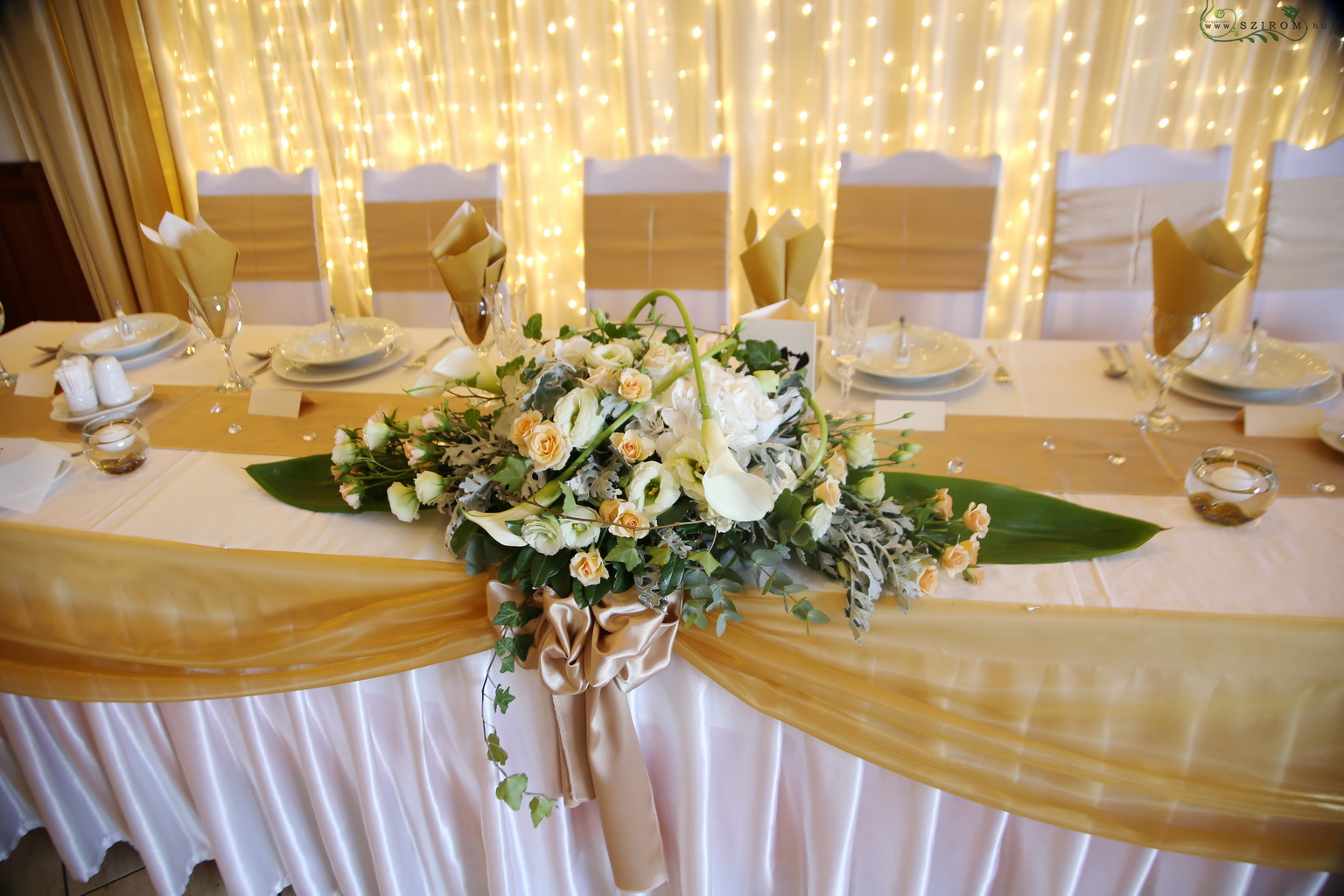 flower delivery Budapest - Centerpiece (hydrangea, lisianthus, spray rose, cala, white, mint, peach) Rozmaring restaurant