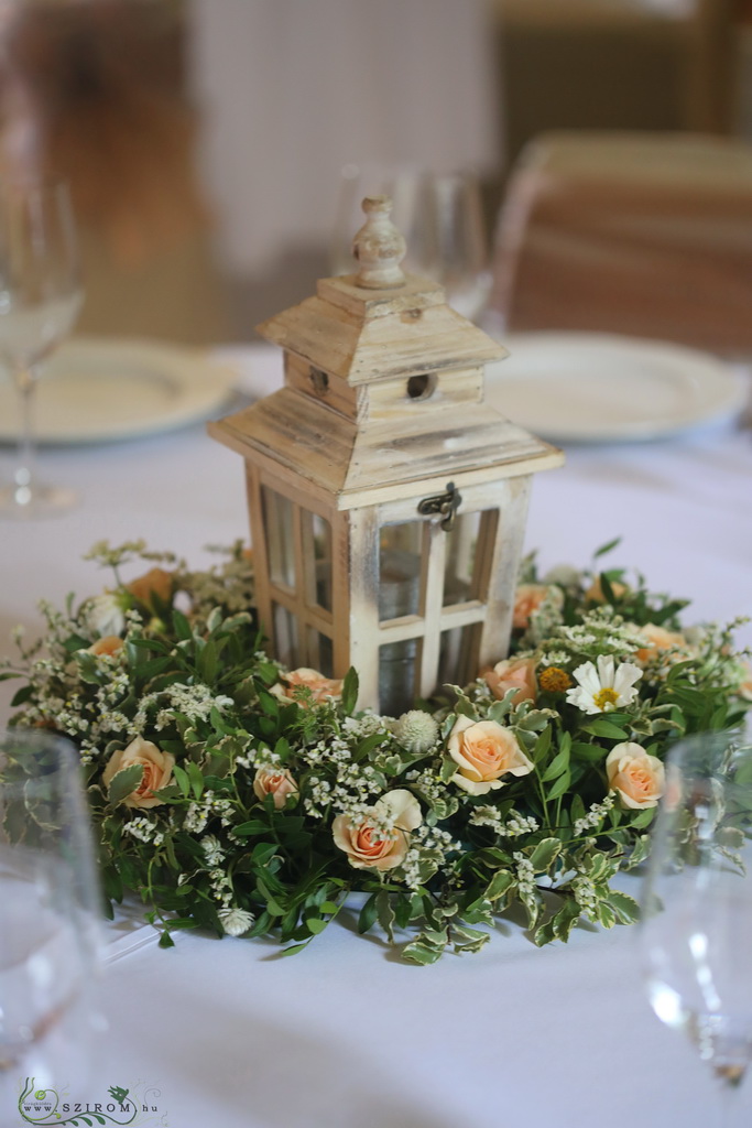 flower delivery Budapest - Centerpiece wreath with lantern (spray rose, limonium, peach, cream)