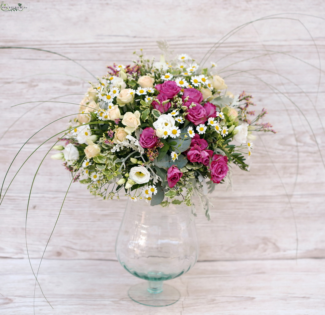 flower delivery Budapest - Centerpiece on a vase (lisianthus, spray rose, chamomile, white, cream, purple) Ásám villa