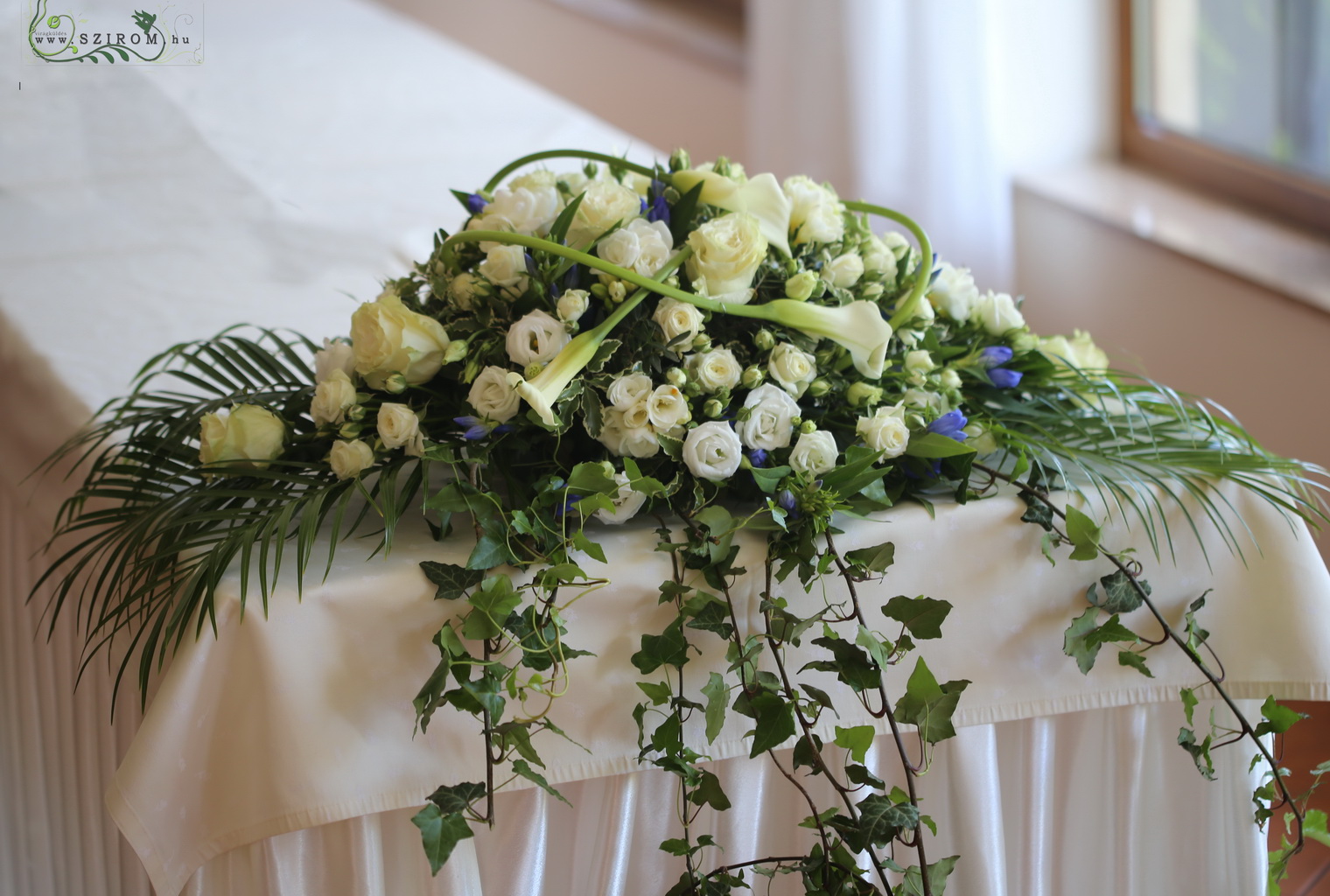 flower delivery Budapest - Main table centerpiece (calla, rose, lisianthus, gentiana, white, blue)