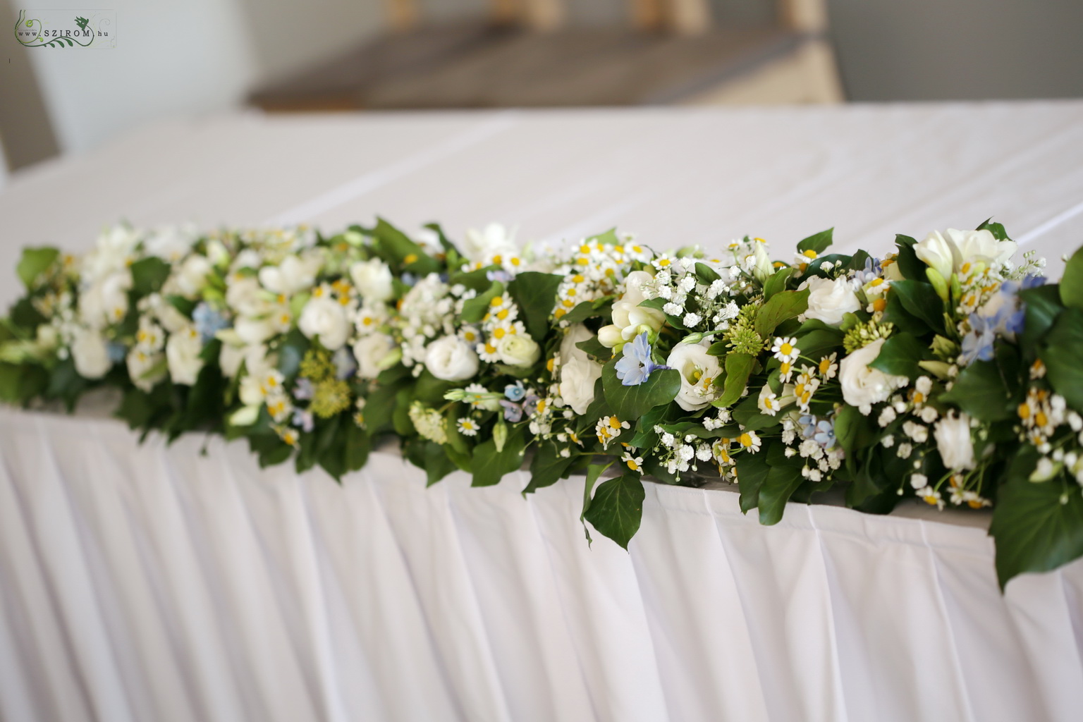 flower delivery Budapest - Flower garland (meadow flowers, chamimille, freesia, oxypetalum, spray rose, baby's brreath, blue, white) Szentendre Skanzen