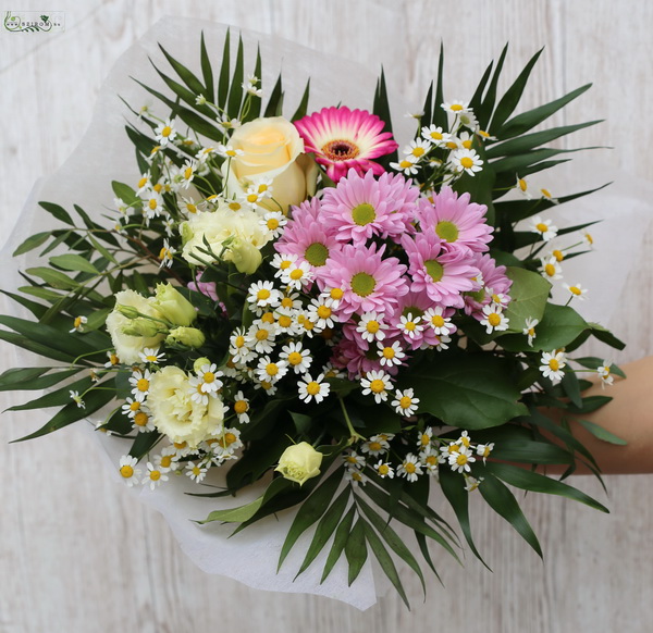 Blumenlieferung nach Budapest - kleiner Strauss mit kleine Blüten (9 St)