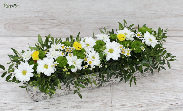 flower delivery Budapest - spring flower bowl with mini chicks