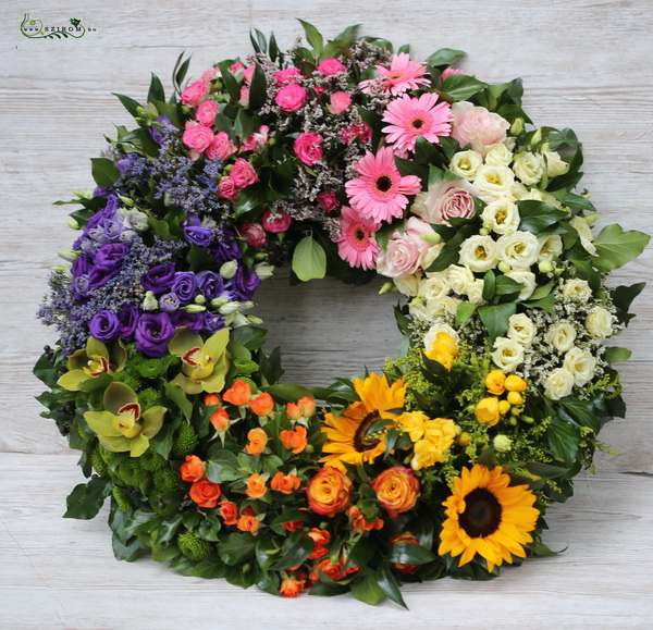 Blumenlieferung nach Budapest - Trauerkranz in den Farben der Regenbogen (70cm, 61St)