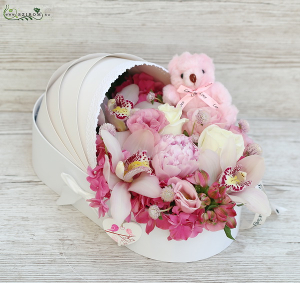 flower delivery Budapest - pink baby greeting basket (14 st)