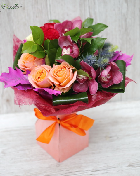 flower delivery Budapest - 12 roses with Cymbidium orchid in a paper vase (20 st)