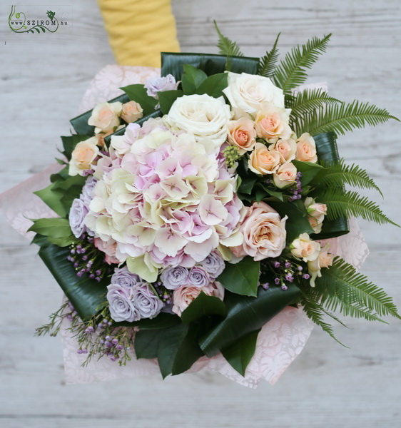 flower delivery Budapest - pastel colored round bouquet with hydrangea and roses (13 st)