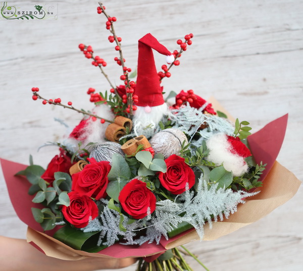 flower delivery Budapest - Santa bouquet with 12 red roses