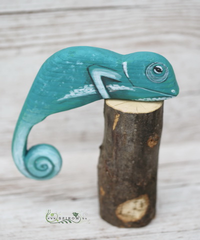 flower delivery Budapest - Wooden chameleon (16cm)