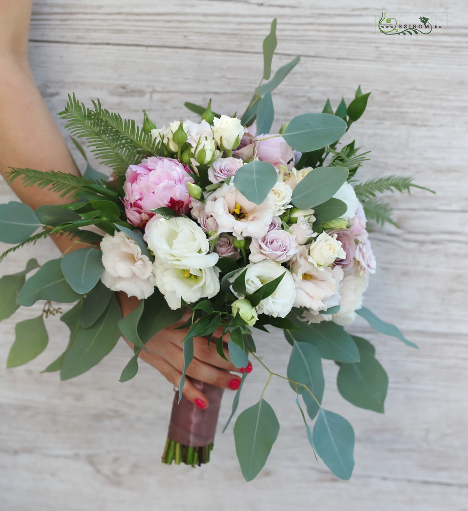 flower delivery Budapest - bridal bouquet (peony, spray rose, lisianthus, pastel, creme)