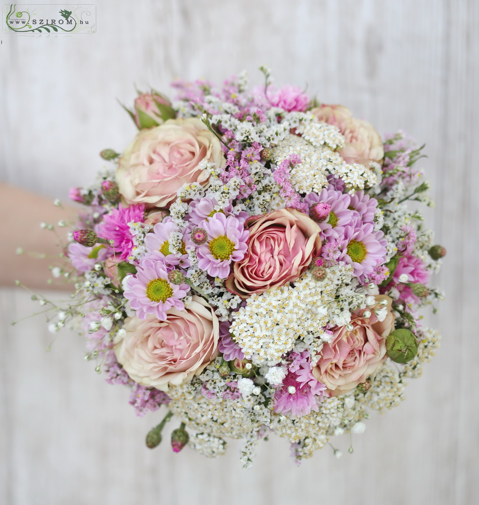 menyasszonyi csokor (rózsa, kerti virágok, vadvirágok, pasztell, rózsaszín)