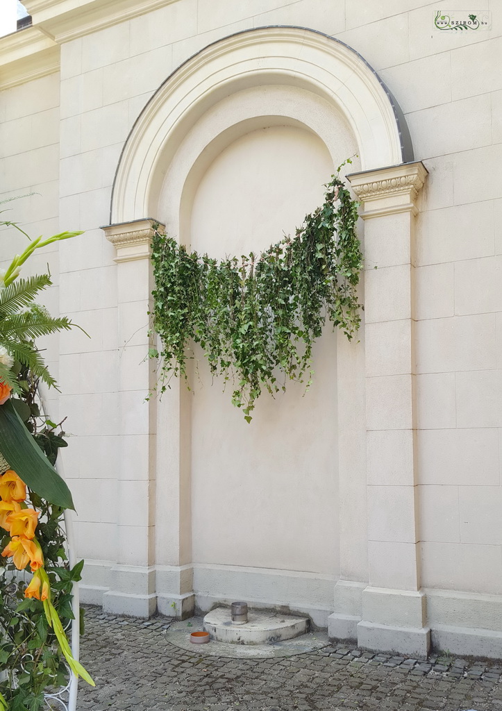 Blumenlieferung nach Budapest - Blumenarrangement bauen (Efeu, grün)