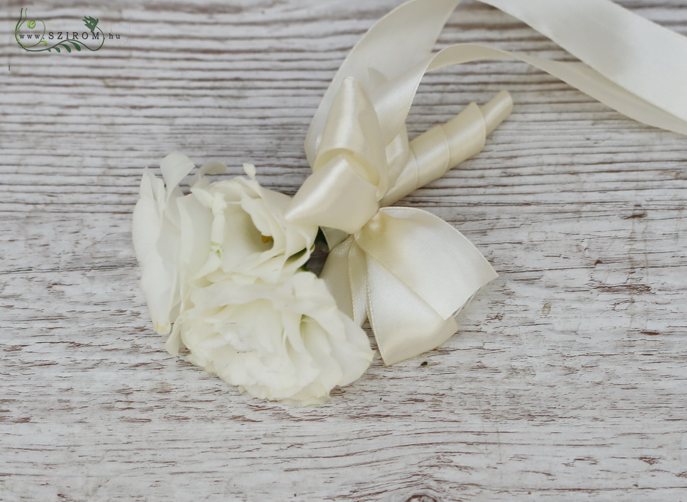 flower delivery Budapest - wrist corsage made of white lisianthus