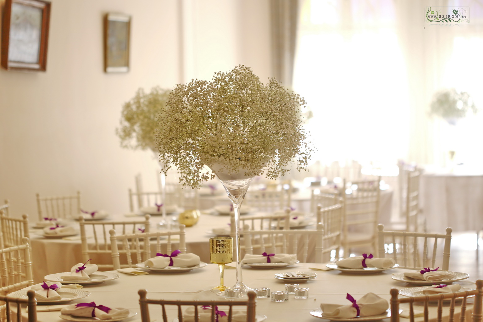 flower delivery Budapest - High centerpiece, Ádám Villa Budapest (babybreath, white)