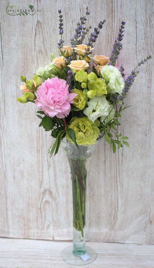 flower delivery Budapest - High wedding table decoration (lisianthus, peonia, lavender)