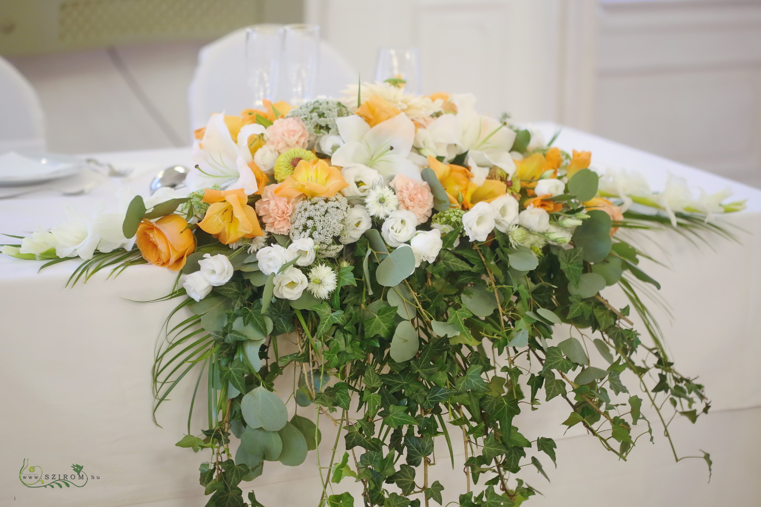 flower delivery Budapest - Main table centerpiece  Festetics palota (lily, gladiolus, lisianthus, wild flower, ivy, peach, white)