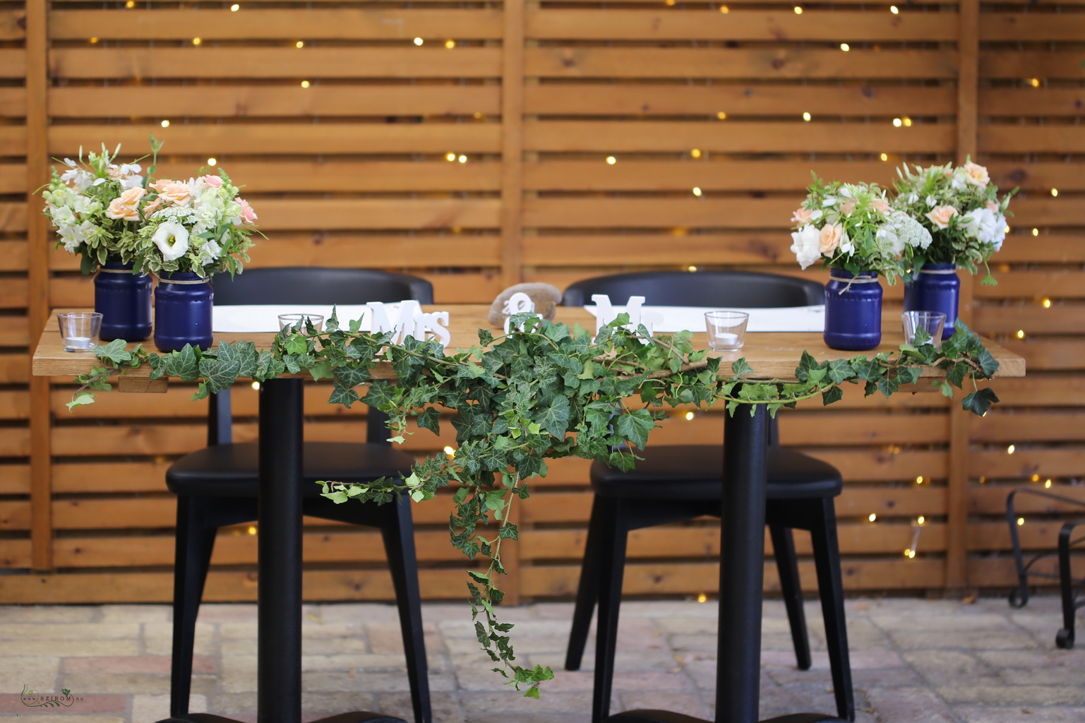 flower delivery Budapest - Main table centerpiece with ivy, A KERT Bisztró Budapest (lisianthus, wild flowers, ivy, white, peach, blue)