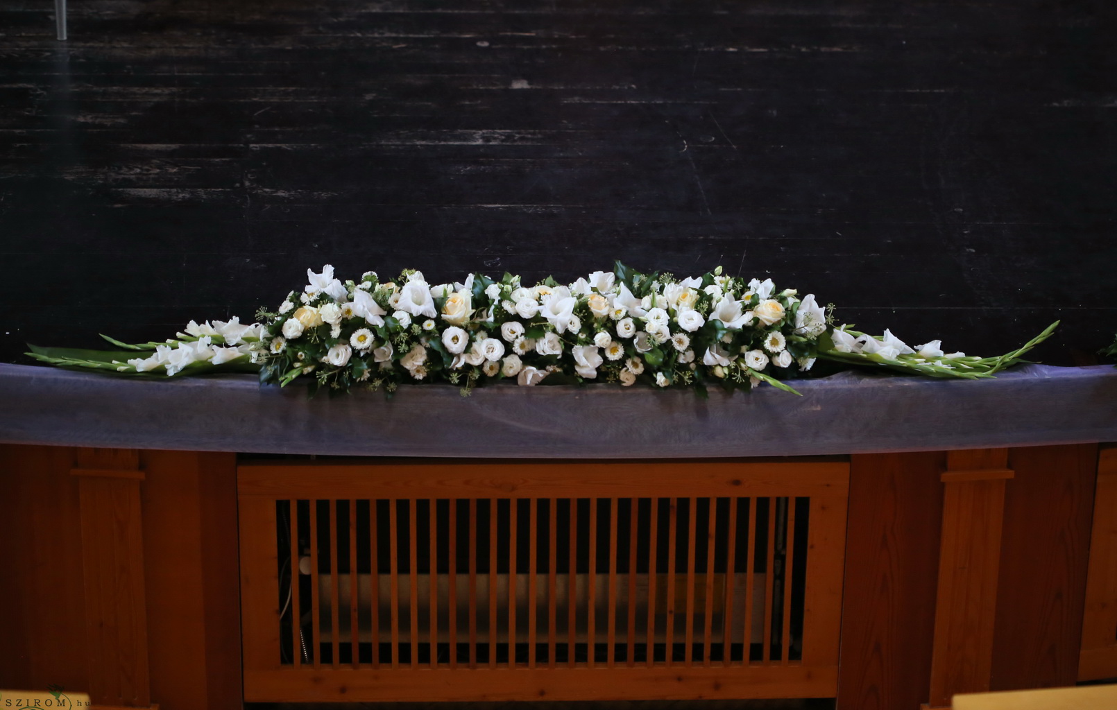 flower delivery Budapest - Stage decoration, Stephaneum Piliscsaba (gladiolus, lisianthus, rose, white)