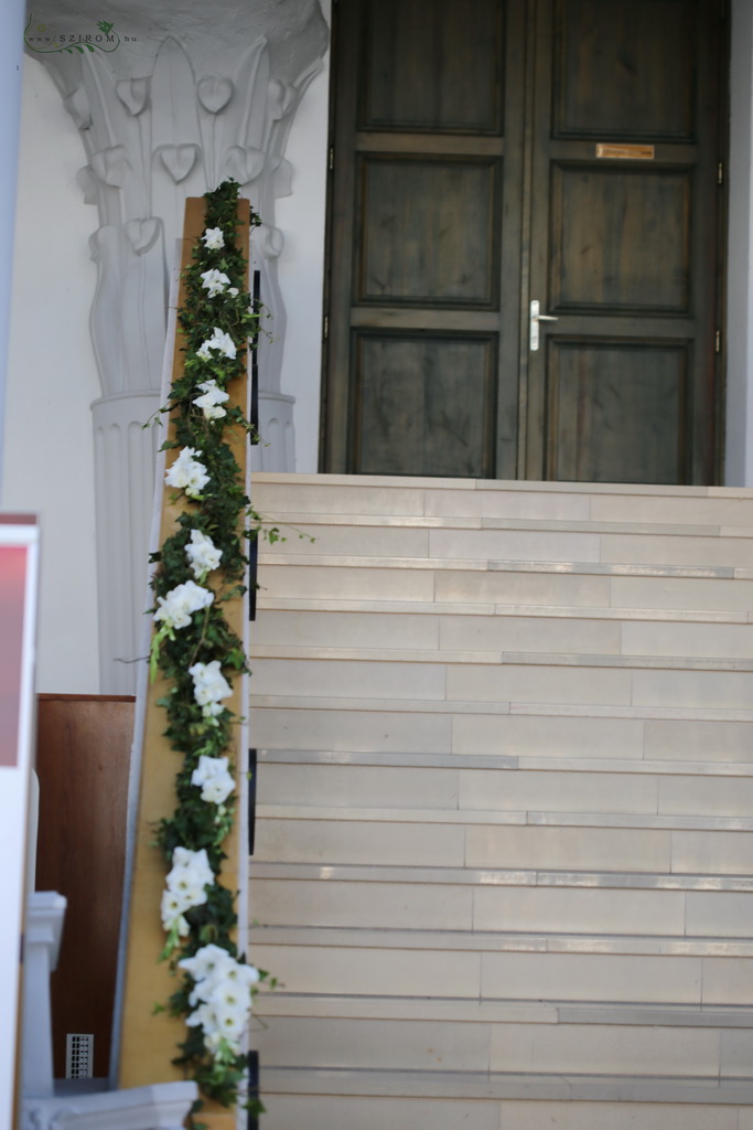 flower delivery Budapest - Railing decoration with ivy garland, Stephaneum Piliscsaba (ivy, gladiolus, white)