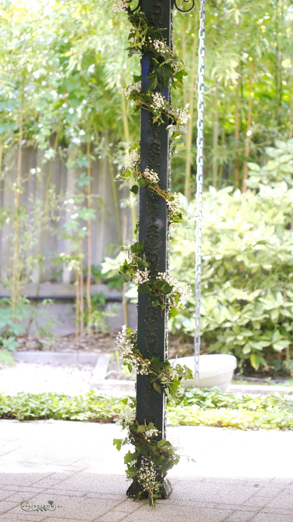 flower delivery Budapest - Ivy-babybreath garland column decor, Gundel Budapest