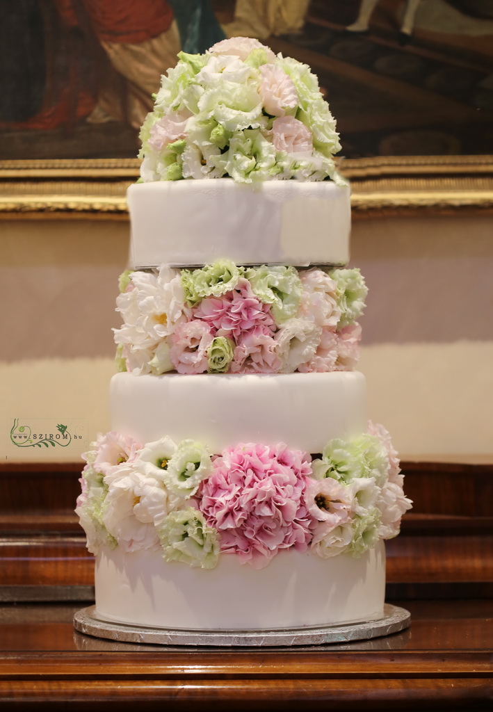 Blumenlieferung nach Budapest - Kuchendekoration (Lisianthus, Hortensie, Pfingstrose, Hellrosa)