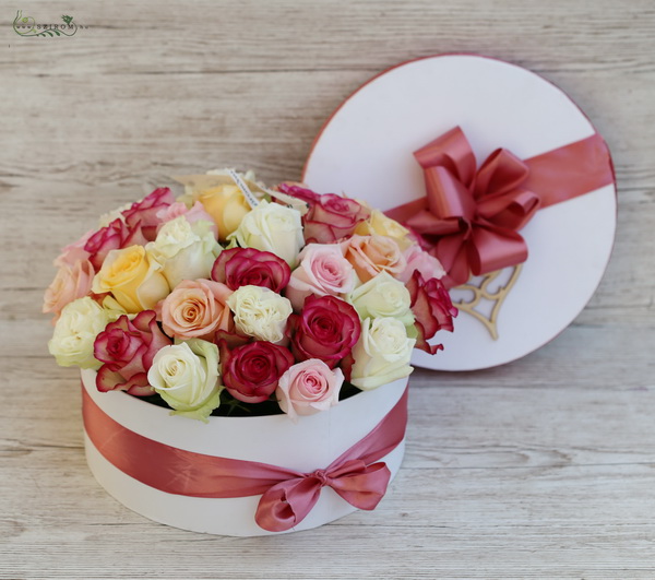 Blumenlieferung nach Budapest - Pastell Rose Box (30 Fäden)