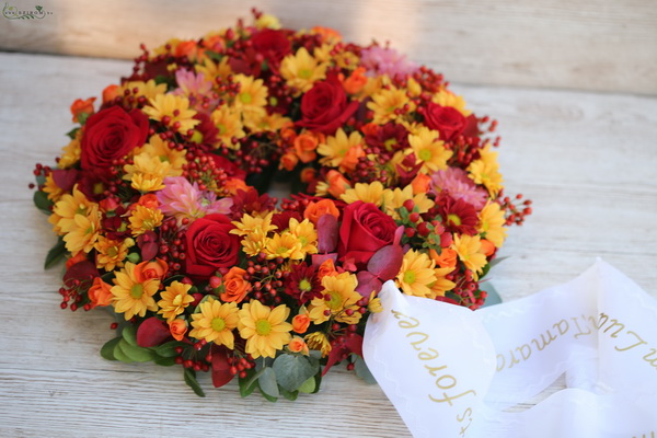 flower delivery Budapest - autumn wreath with rosehips (45cm ,28st)