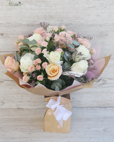 flower delivery Budapest - pastel rose bouquet in romantic style in papervase (21 st)