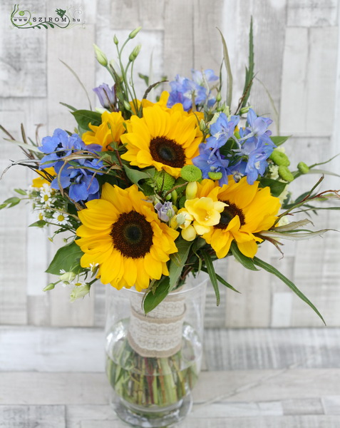 Blumenlieferung nach Budapest - Strauß Sonnenblumen in einer Vase (15 Stiele)