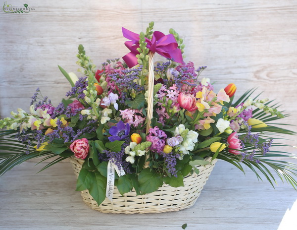 flower delivery Budapest - 50 stems spring flower basket