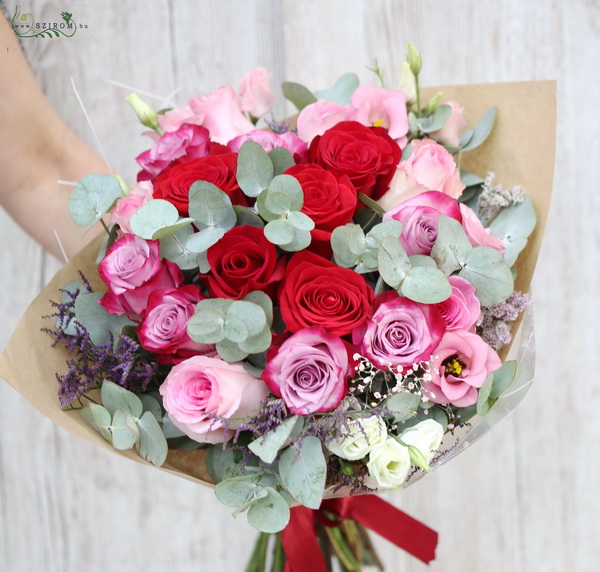 Blumenlieferung nach Budapest - Wunderbare Rosen im Strauß (20 Fäden)