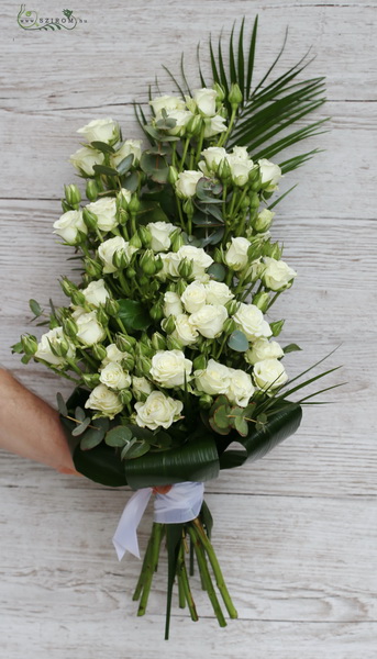 Blumenlieferung nach Budapest - Strauss aus 10 weissen Mini-Rosen