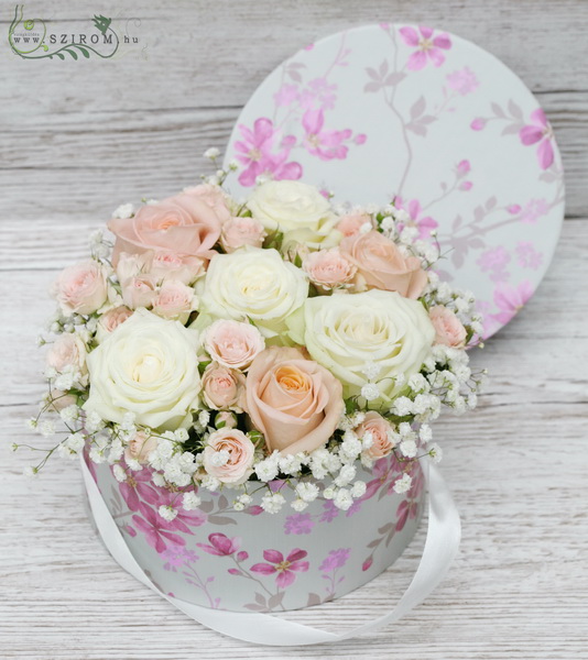 flower delivery Budapest - Round bouquet with pastell roses and gypsophila (14 stems)