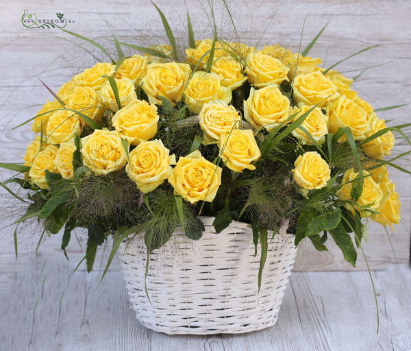flower delivery Budapest - 60 yellow roses in basket