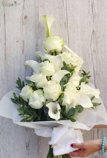 flower delivery Budapest - Funeral bouquet with roses, callas (18 stems)