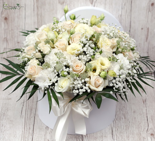 flower delivery Budapest - Giant box with white and cream flowers (60 stems) 