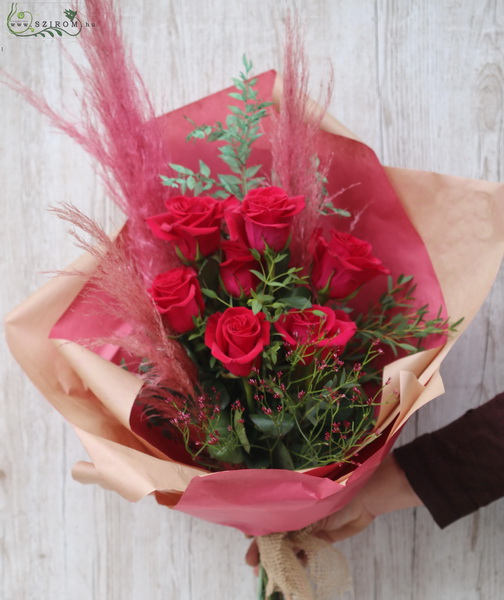 Blumenlieferung nach Budapest - Pinkfarbene Rosen mit Pampasgras